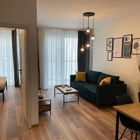 Newport Industrial Apartment ワルシャワ エクステリア 写真
