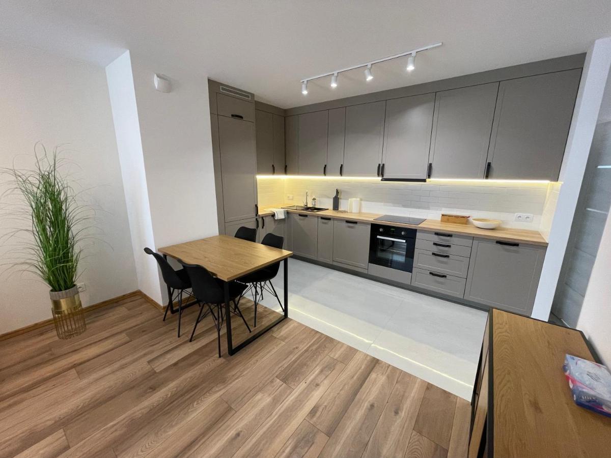 Newport Industrial Apartment ワルシャワ エクステリア 写真