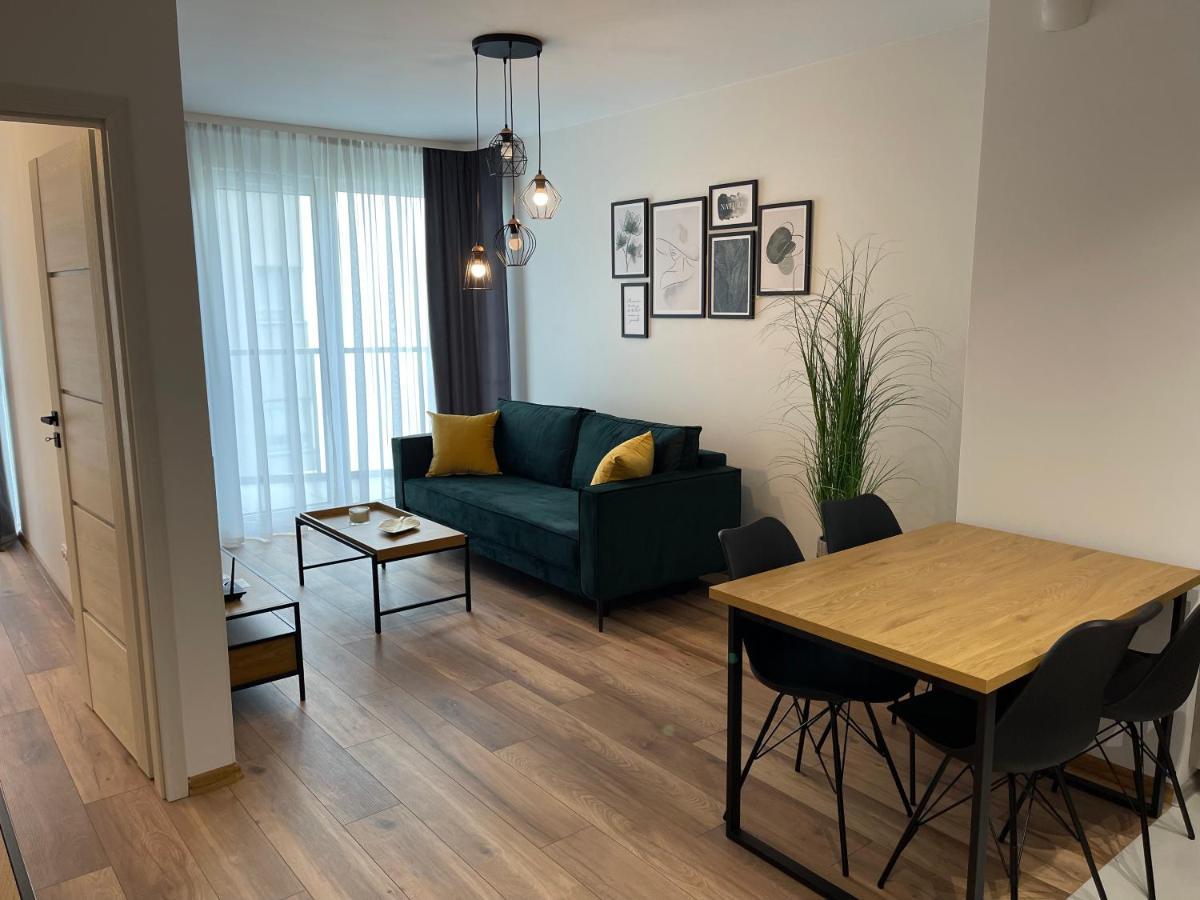 Newport Industrial Apartment ワルシャワ エクステリア 写真